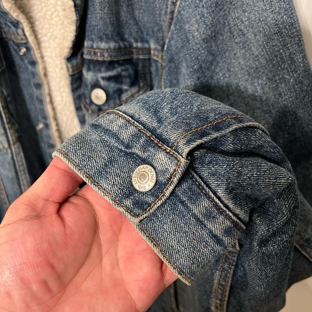 GAP Denim Jacket with Sherpa Lining - Picture 5 of 8